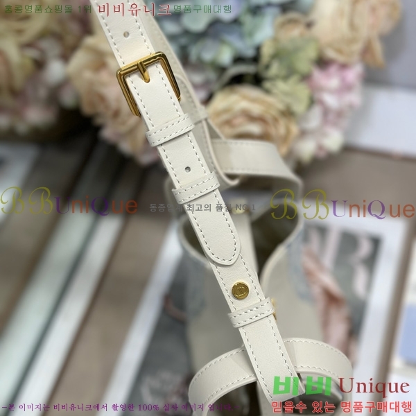 # Signature  Ŷ M2840-785