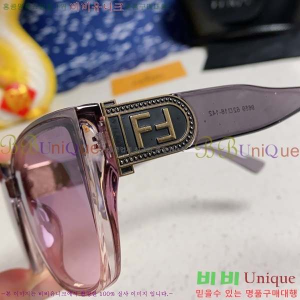  ۶ F924702-1