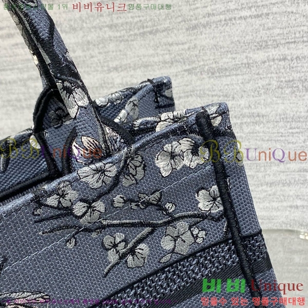 # Ʈ  Ʈ  M1288-624