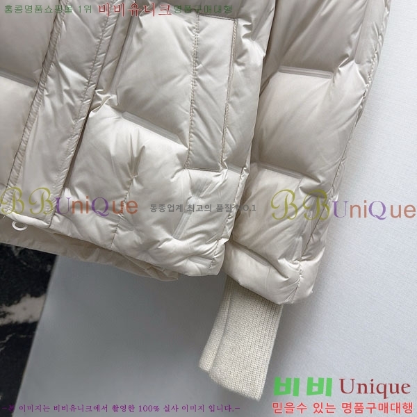  ** ٿ е MAX267869-1