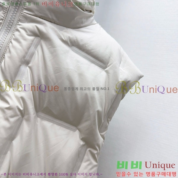  ** ٿ е  MAX267869-4