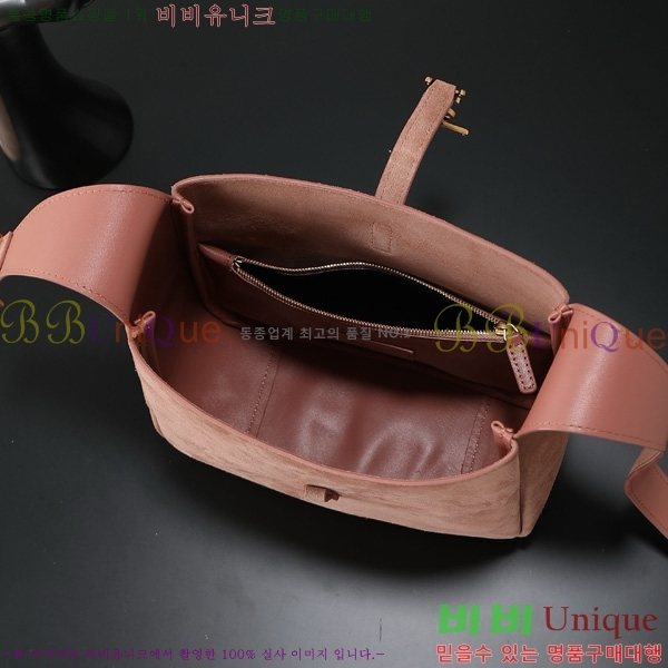 #ζ  5 À 7  713938-2001