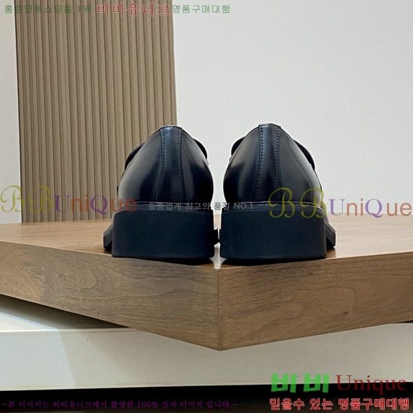    P571870-1