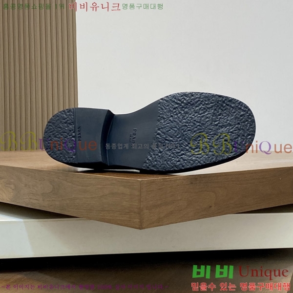    P571870-1