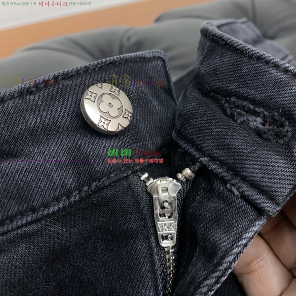  * û 21LV251024124-2